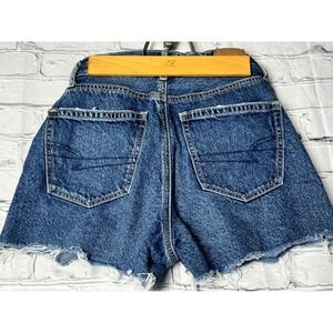 American Eagle Women's Denim Mom Shorts Size 2 Blue High‎ Waisted Frayed Hem